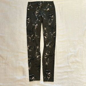 Fabletics High-Waisted Printed Power-Hold Leggings